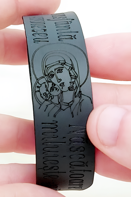 Brăţara lată cu Maica Domnului din piele neagră